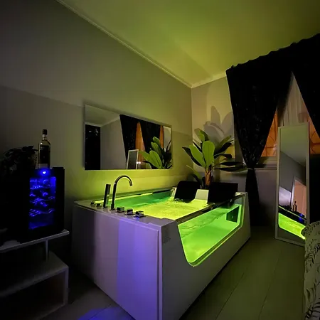 Tropical Rhapsody - Jacuzzi & King Size A Centro דירה