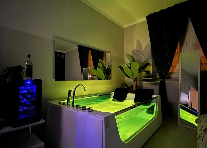 Tropical Rhapsody - Jacuzzi & King Size A Centro Apartament