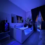 Tropical Rhapsody - Jacuzzi & King Size A Centro