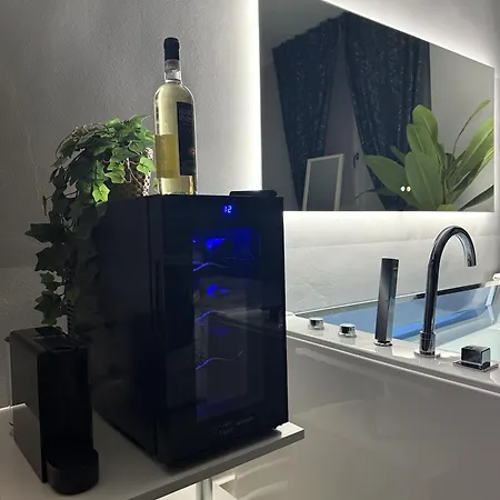 Tropical Rhapsody - Jacuzzi & King Size A Centro Apartment Turin